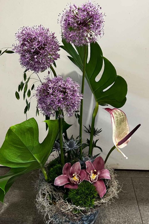 Blumengesteck-violett-weiss.jpg